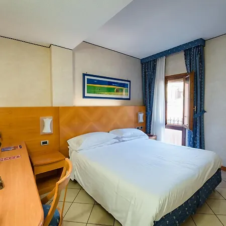 Hotel Centrale 3* بولونيا