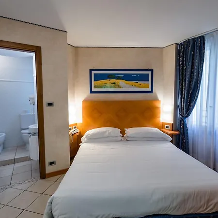 فندق Hotel Centrale 3*