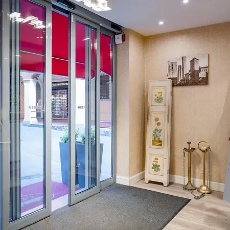 Hotel Centrale 3* بولونيا