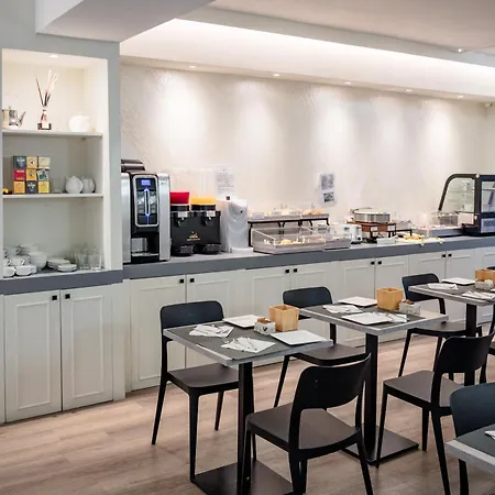 Hotel Centrale 3* بولونيا